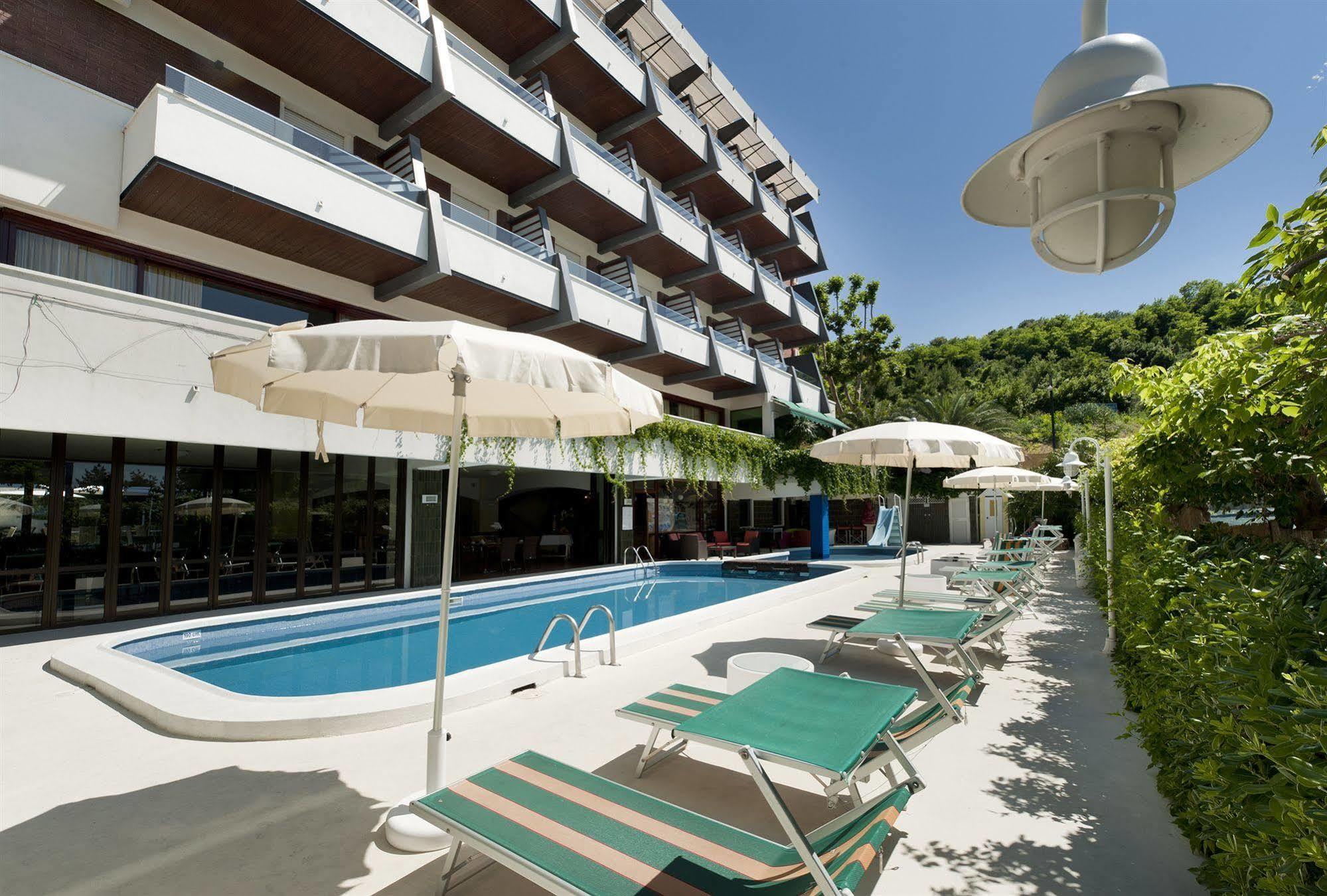 Hotel Alexander Gabicce Mare Luaran gambar